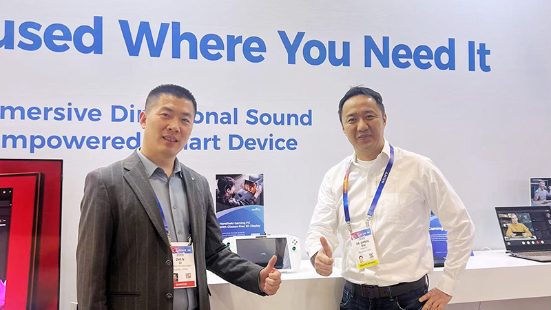 騰訊游戲新互動產品中心總經理吳丹&清聽聲學董事長栗振合影